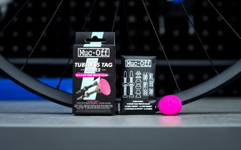 MUC-OFF UCHWYT DO URZĄDZENIA ŚLEDZĄCEGO AIRTAG Tubeless Secure Tag Mount - Pink/Black