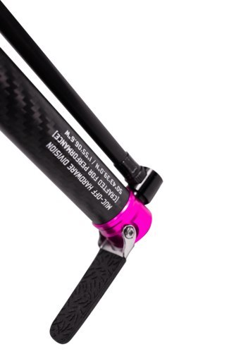 MUC-OFF RĘCZNA POMPKA DO ROWERU KARBONOWA AirMach Carbon Pump