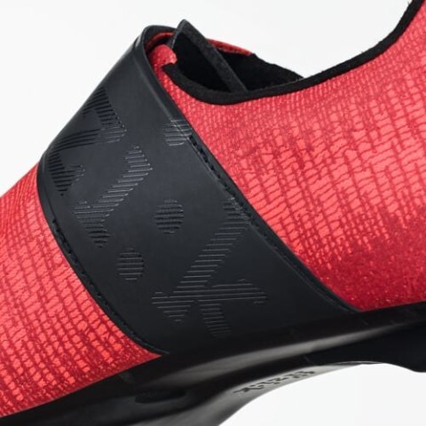 FIZIK BUTY VENTO INFINITO KNIT CARBON 2 CORAL - BLACK (VER2IKR1C9610)