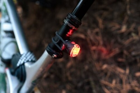 LEZYNE LAMPKA TYLNA FEMTO USB DRIVE REAR BLACK (1-LED-31R-V104)