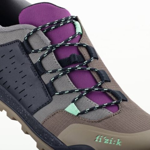 FIZIK BUTY TERRA ERGOLACE X2 MUD-GRAPE (TEX2ETR1K8598)