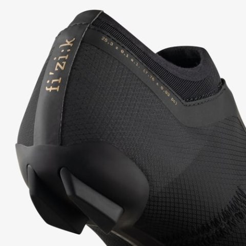 FIZIK BUTY VENTO VEGA CARBON COAL BLACK-BLACK (VER1DMR1C1510)