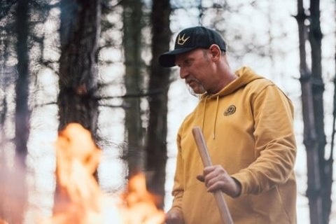 PEATY'S PUBWEAR MIKINA S KAPUCÍ TRAIL BUILD CREW / OCHRE (PPW-25-HDY-TBC-OCR)