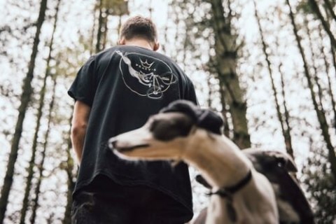 PEATY'S PUBWEAR TRIKO S KRÁTKÝM RUKÁVEM SUPERDOG / BLACK (PPW-25-TEE-SUP-BLK)