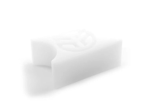 In a box 9.8cm x 6.2cm x 3.4cm White