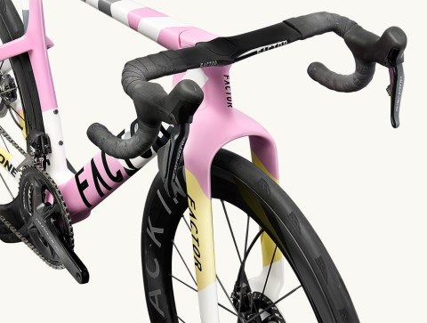 Rama FACTOR (Zestaw Premium) ONE k. Blush, r. 56