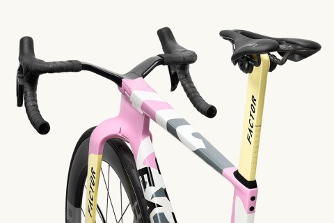 Rama FACTOR (Zestaw Premium) ONE k. Blush, r. 56