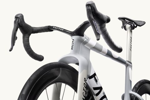 Rama FACTOR (Zestaw Premium) ONE k. Nimbus Grey, r. 52