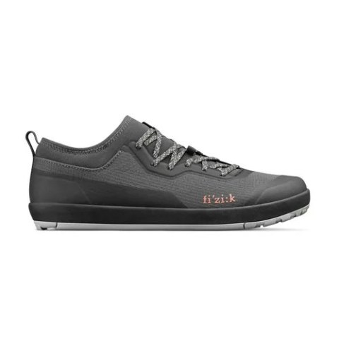 FIZIK BUTY GRAVITA VERSOR FLAT 2.0 ANTHRACITE - BLACK (GRGFVTR1K1210)