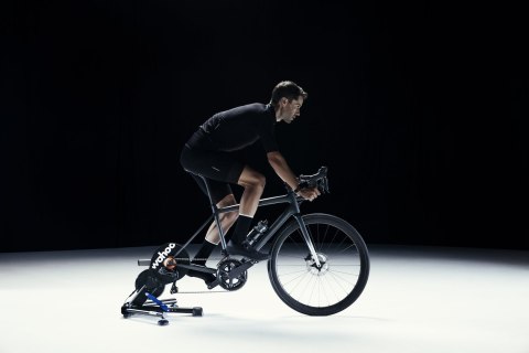 Trenażer WAHOO KICKR Smart Trainer (v6) (ZWIFT Cog & Click)