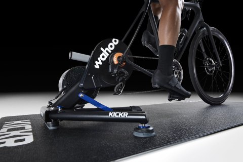 Trenażer WAHOO KICKR Smart Trainer (v6) (ZWIFT Cog & Click)