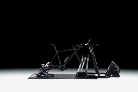 Trenażer WAHOO KICKR Smart Trainer (v6) (ZWIFT Cog & Click)