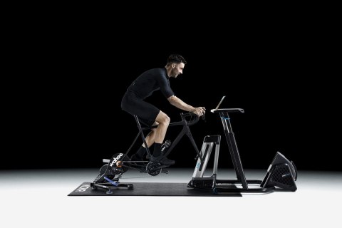 Trenażer WAHOO KICKR Smart Trainer (v6) (ZWIFT Cog & Click)